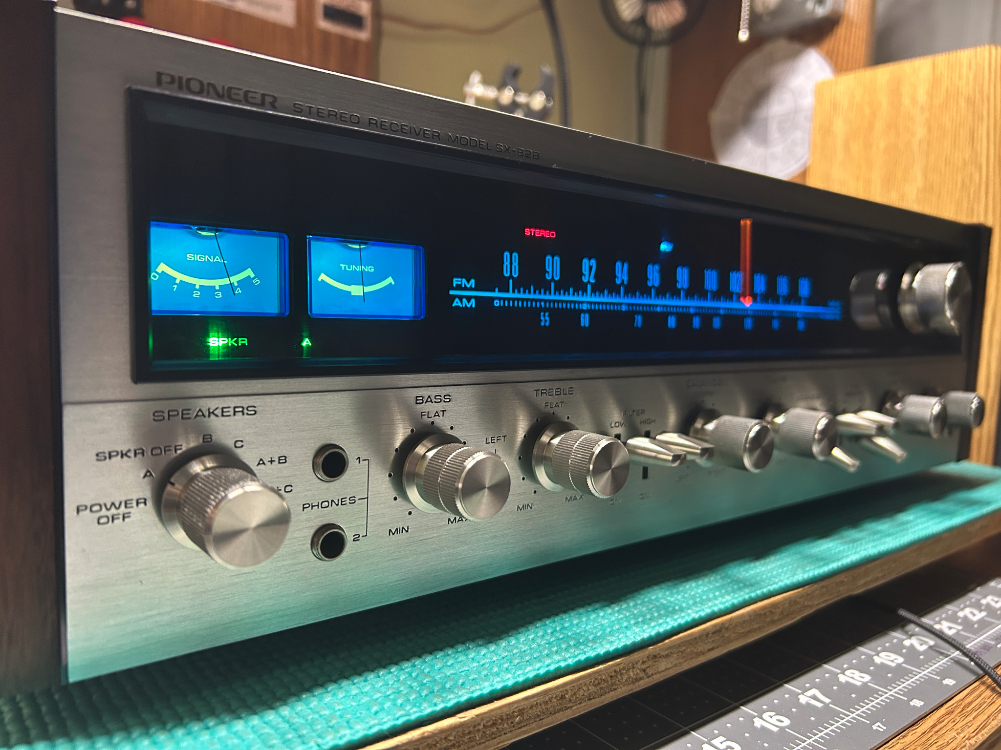 Left front detail of restored Pioneer SX-828